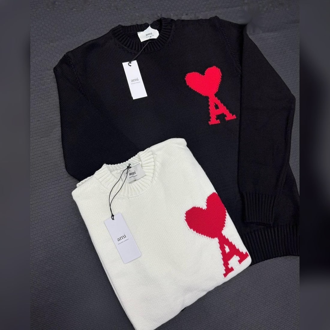 Ami Paris Pleteni džemper s logom srca