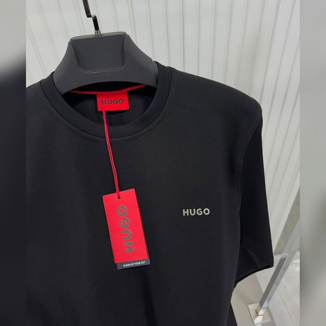 Hugo Majica sa srebrnim logom