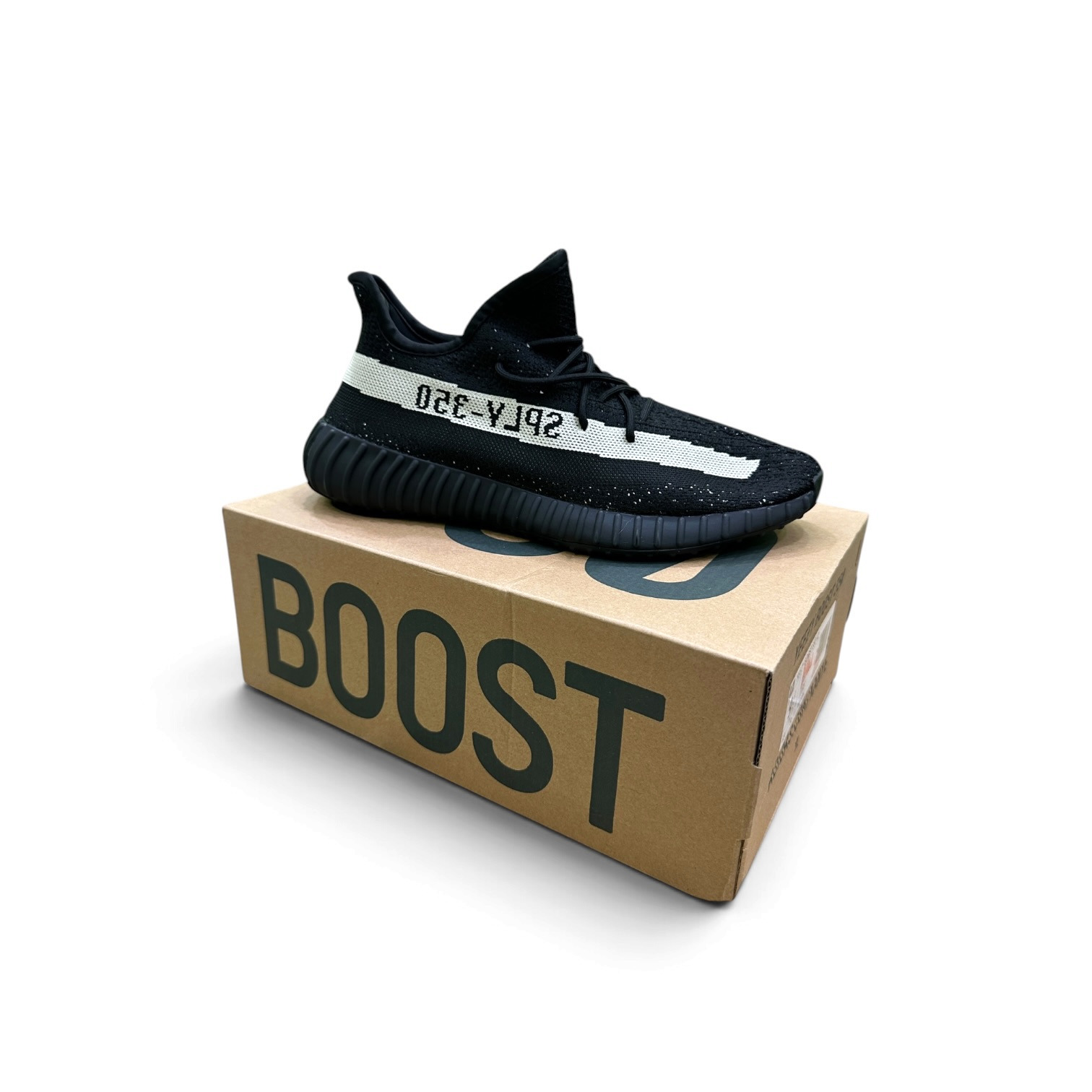 Yeezy Boost 350 V2 crno-bijele tenisice